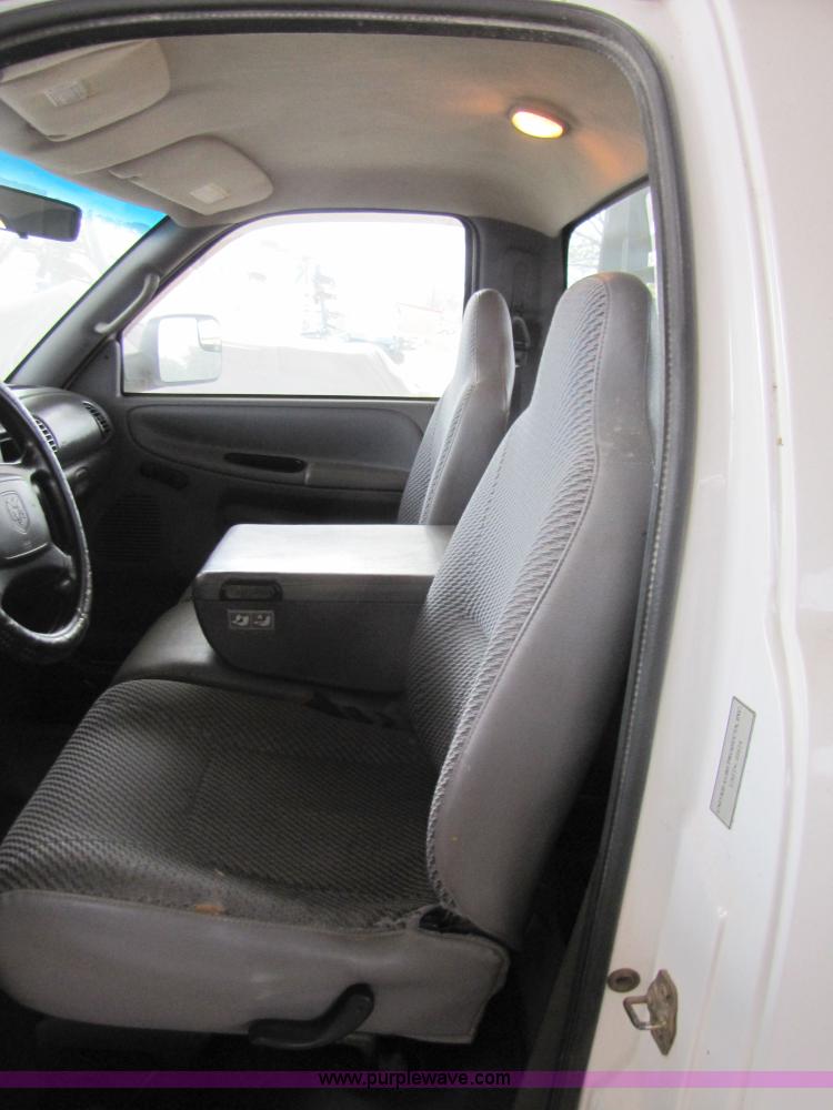 image for item 3469 2001 Dodge Ram 3500 flatbed truck