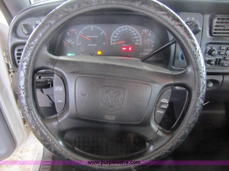 image for item 3469 2001 Dodge Ram 3500 flatbed truck