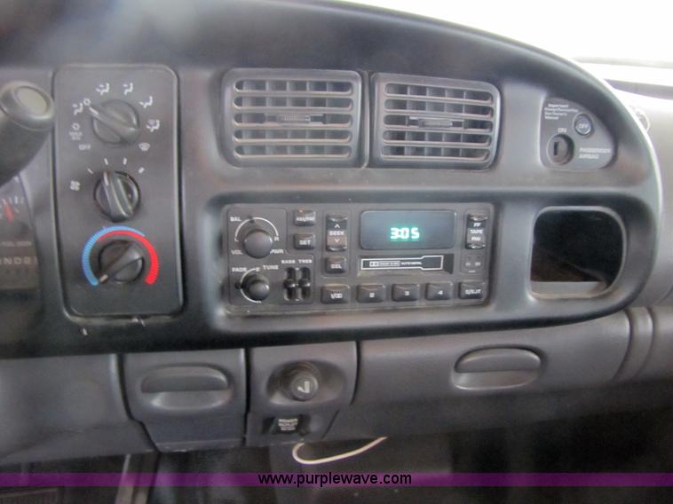 image for item 3469 2001 Dodge Ram 3500 flatbed truck