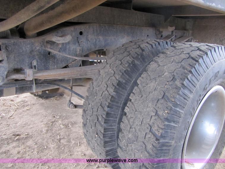 image for item 3469 2001 Dodge Ram 3500 flatbed truck