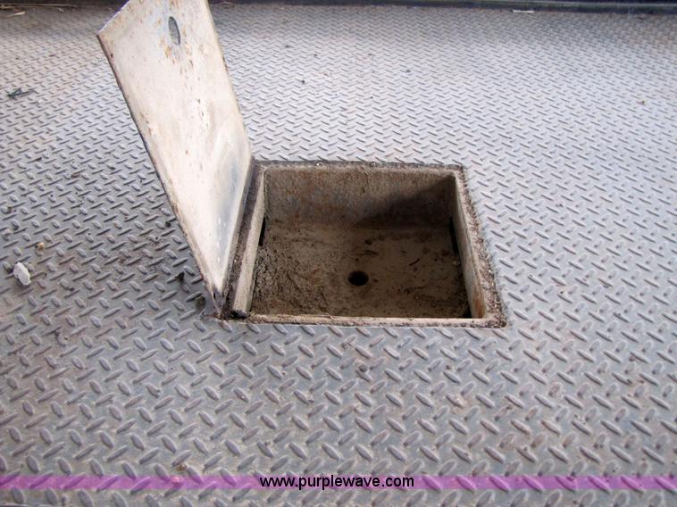 image for item 3469 2001 Dodge Ram 3500 flatbed truck