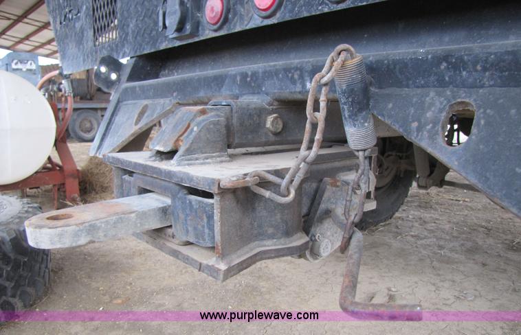 image for item 3469 2001 Dodge Ram 3500 flatbed truck