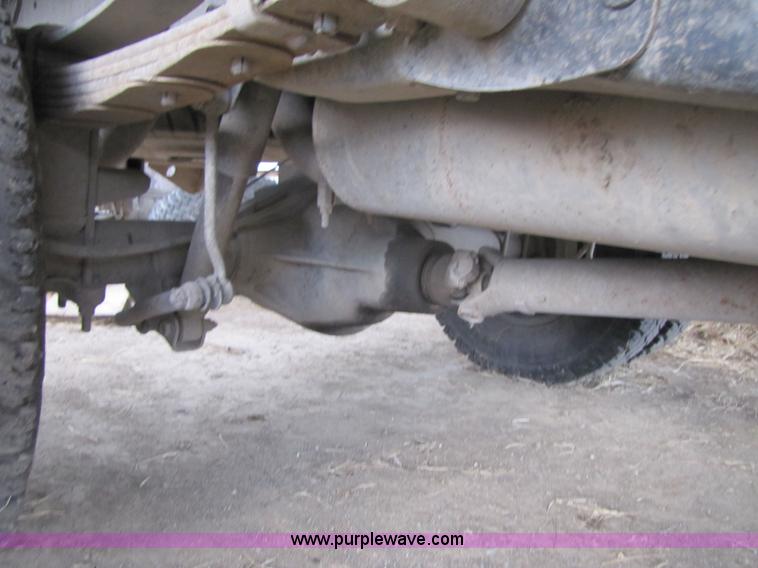 image for item 3469 2001 Dodge Ram 3500 flatbed truck