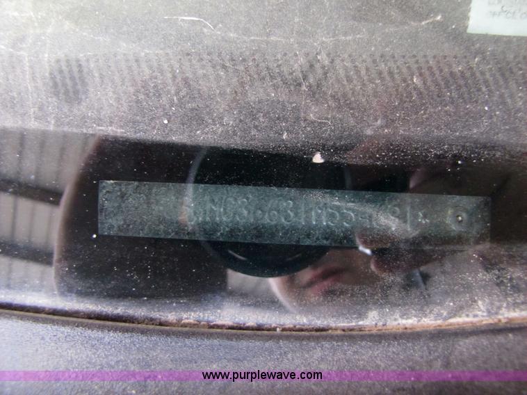 image for item 3469 2001 Dodge Ram 3500 flatbed truck