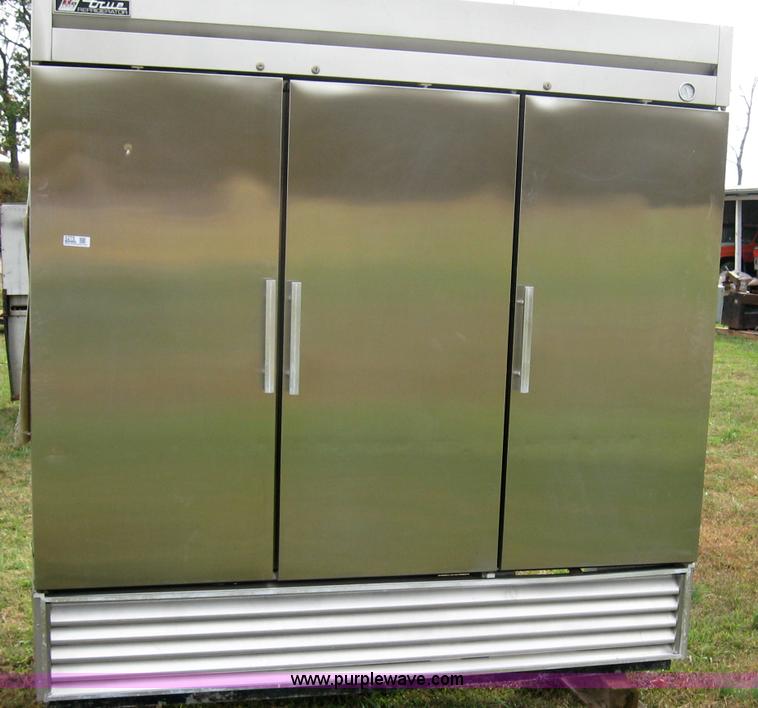 image for item 5275 Commercial indoor refrigerator