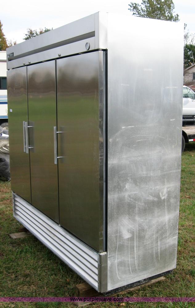 image for item 5275 Commercial indoor refrigerator