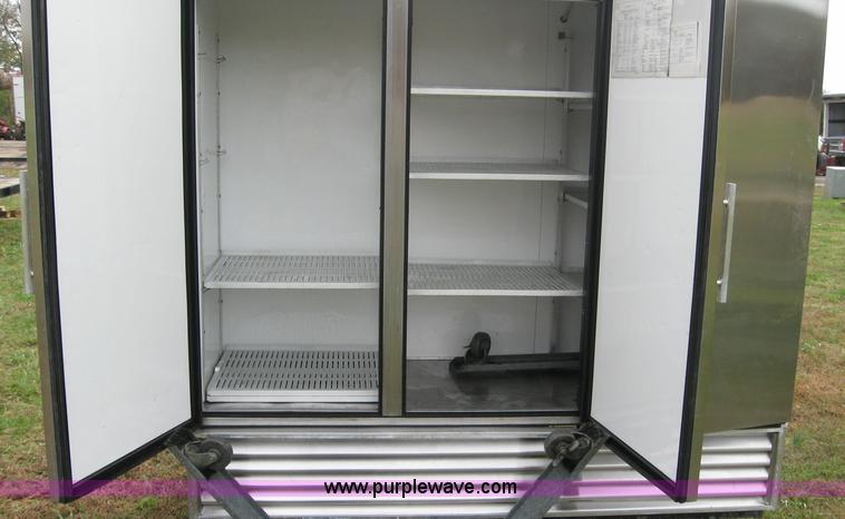image for item 5275 Commercial indoor refrigerator