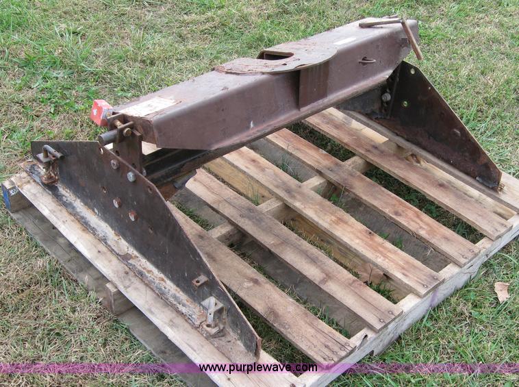 image for item 5284 Fifth wheel king pin