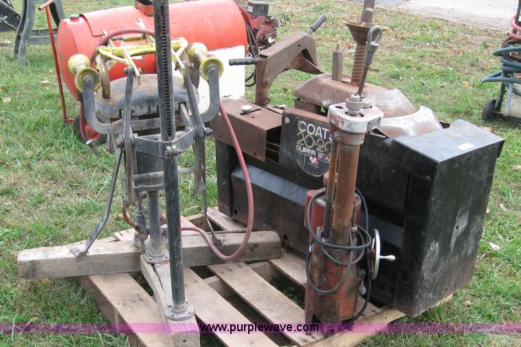 image for item 5289 Coats Company Inc. 20-20 tire machine with tire spreader