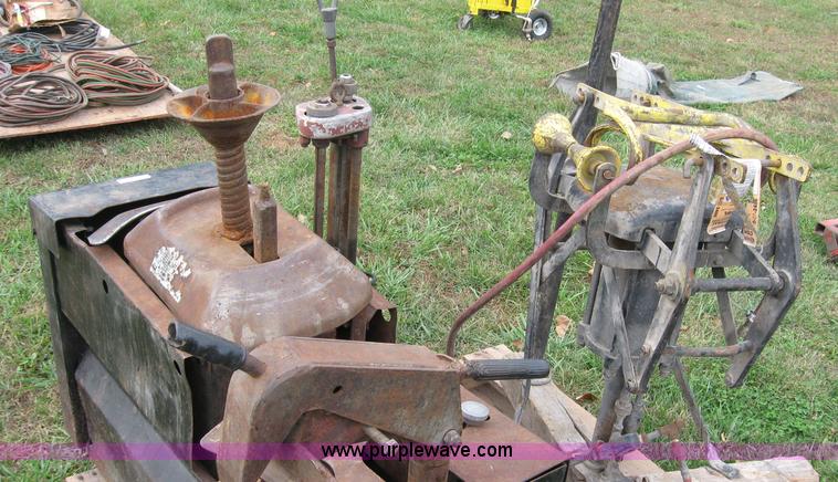 image for item 5289 Coats Company Inc. 20-20 tire machine with tire spreader