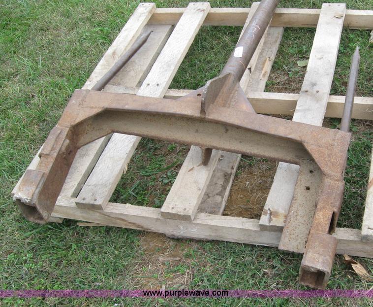 image for item 5290 60" round bale fork