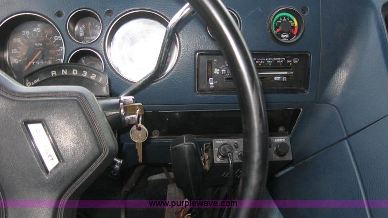 image for item 5291 1983 Chevrolet Jayco conversion van