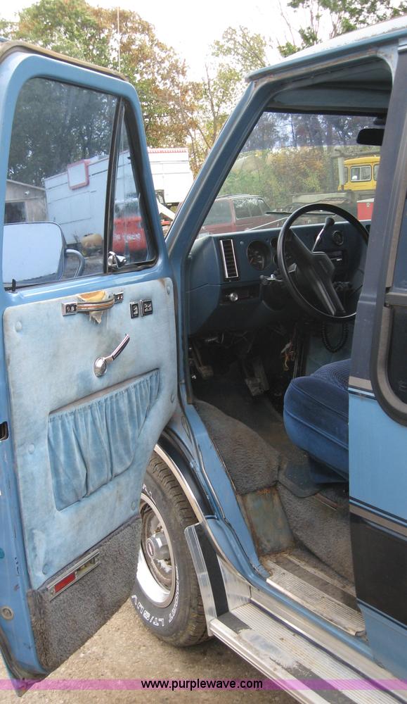 image for item 5291 1983 Chevrolet Jayco conversion van