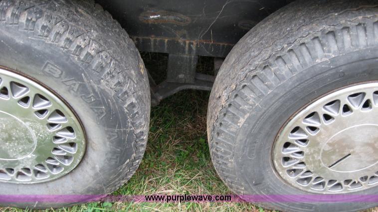 image for item 5592 1993 Manufacturing 18' tandem axle car trailer