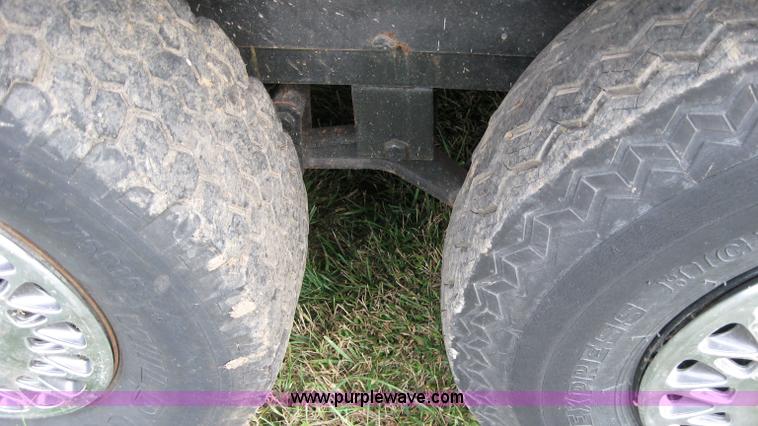 image for item 5592 1993 Manufacturing 18' tandem axle car trailer