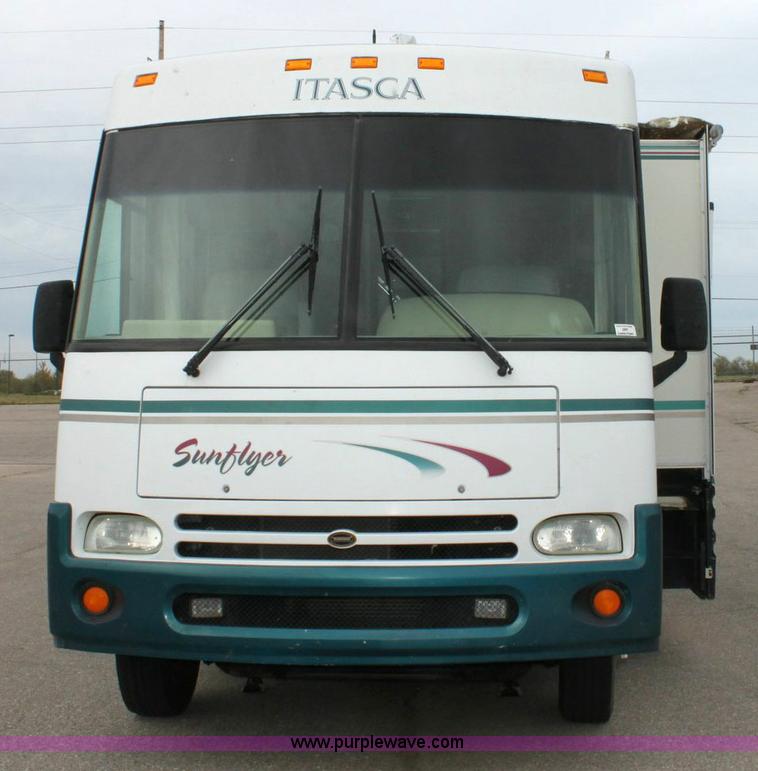 image for item 6228 1999 Winnebago Itasca Sunflyer motorhome