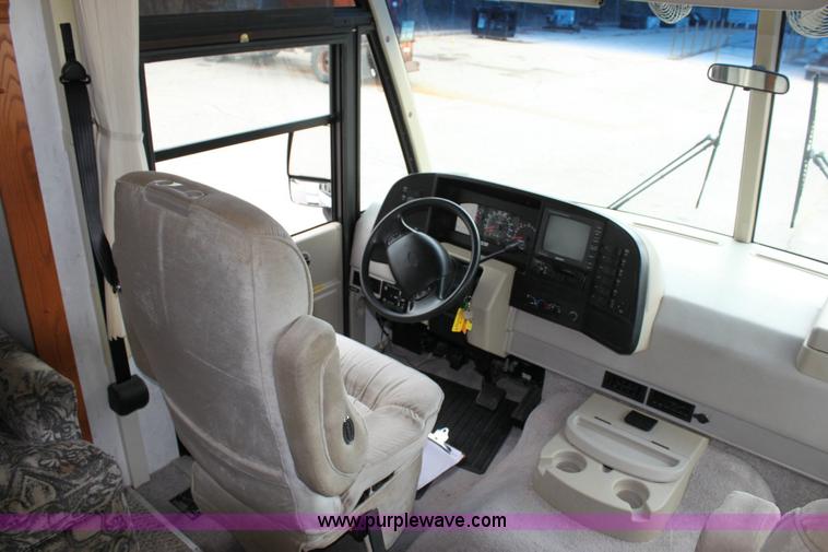 image for item 6228 1999 Winnebago Itasca Sunflyer motorhome