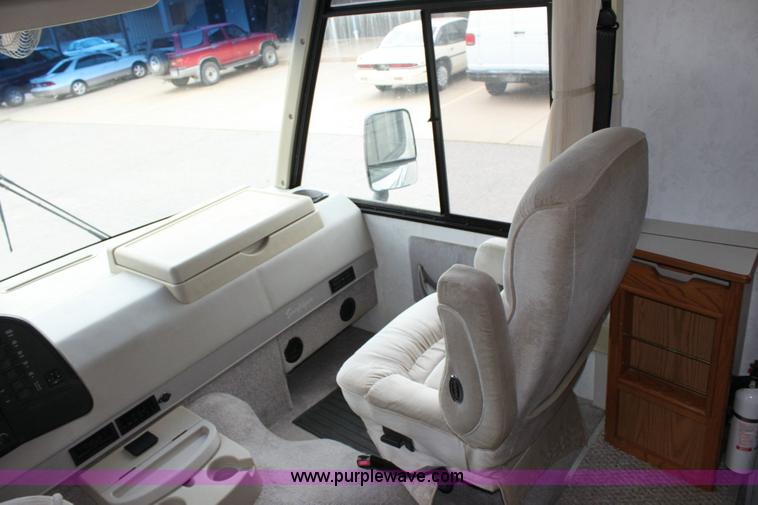 image for item 6228 1999 Winnebago Itasca Sunflyer motorhome