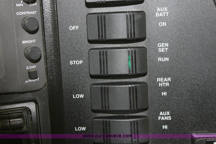 image for item 6228 1999 Winnebago Itasca Sunflyer motorhome