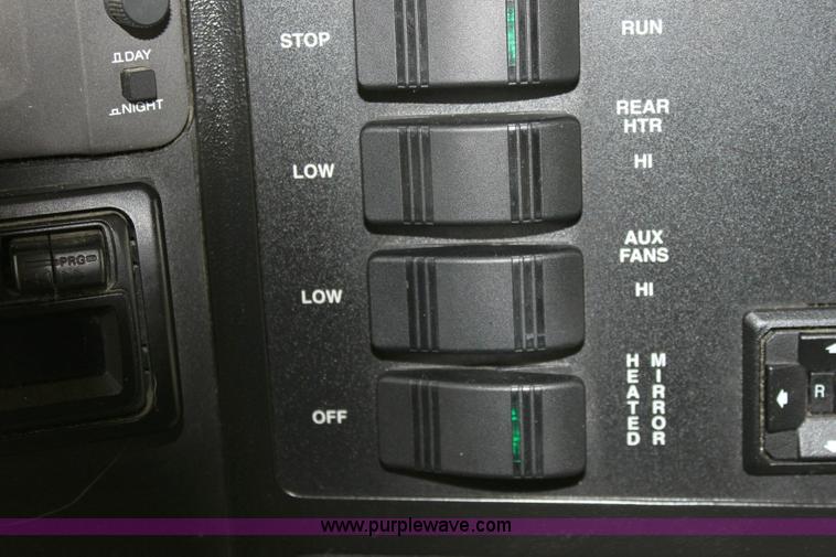 image for item 6228 1999 Winnebago Itasca Sunflyer motorhome