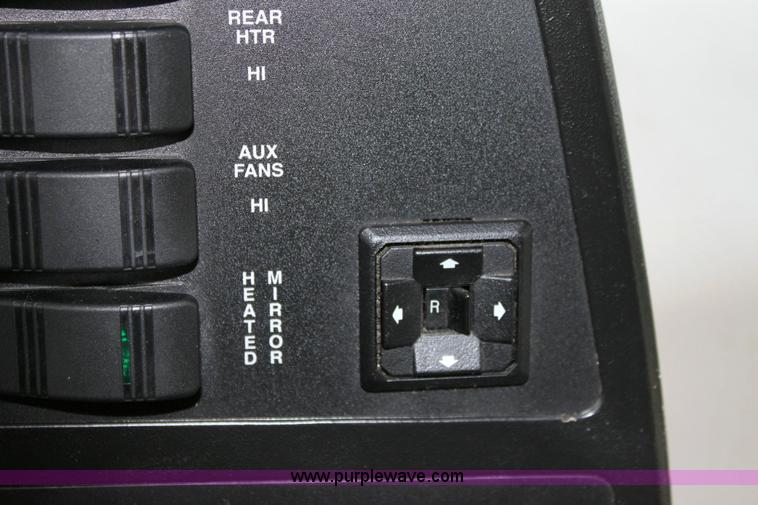 image for item 6228 1999 Winnebago Itasca Sunflyer motorhome