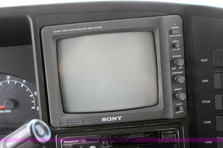 image for item 6228 1999 Winnebago Itasca Sunflyer motorhome