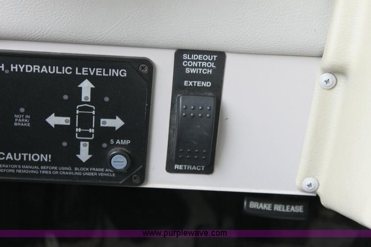 image for item 6228 1999 Winnebago Itasca Sunflyer motorhome