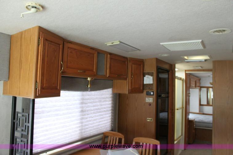 image for item 6228 1999 Winnebago Itasca Sunflyer motorhome