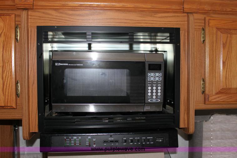 image for item 6228 1999 Winnebago Itasca Sunflyer motorhome