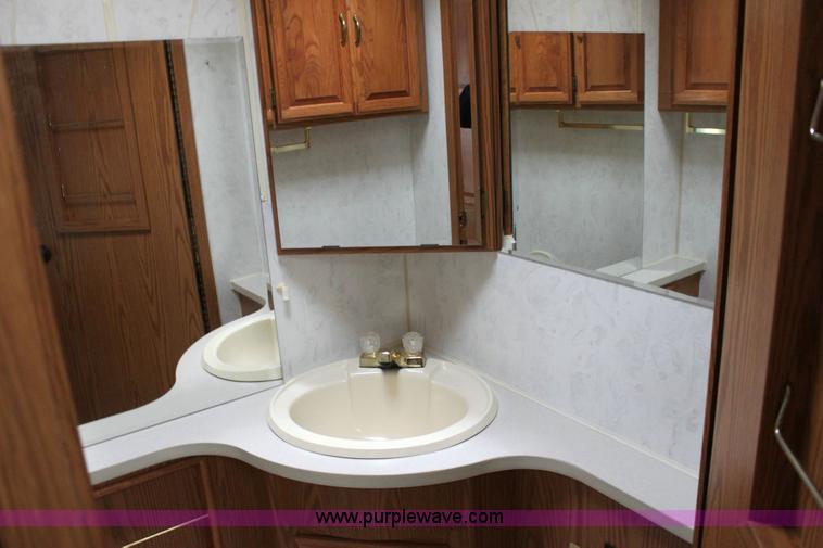 image for item 6228 1999 Winnebago Itasca Sunflyer motorhome