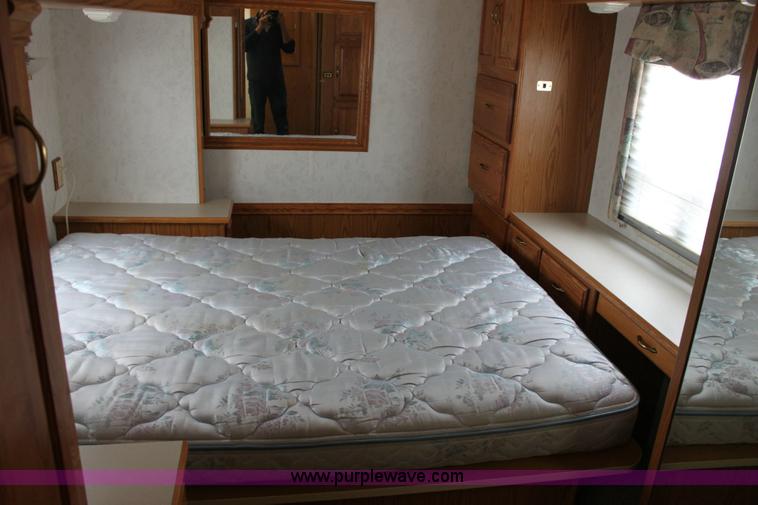 image for item 6228 1999 Winnebago Itasca Sunflyer motorhome