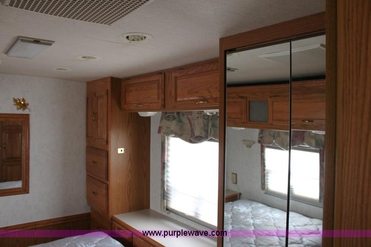 image for item 6228 1999 Winnebago Itasca Sunflyer motorhome