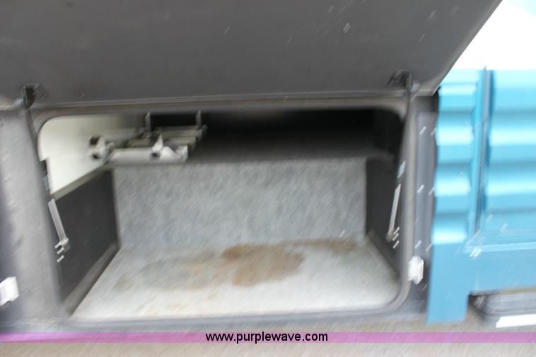 image for item 6228 1999 Winnebago Itasca Sunflyer motorhome