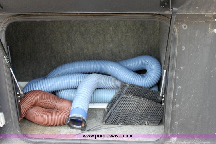 image for item 6228 1999 Winnebago Itasca Sunflyer motorhome