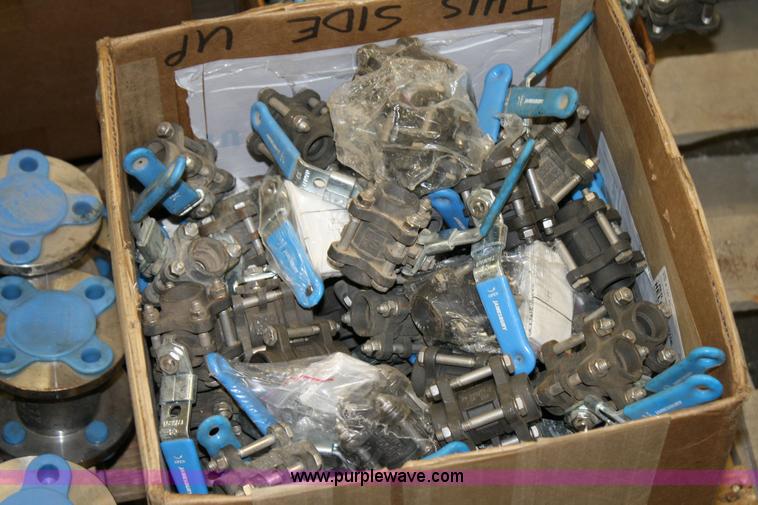 image for item 6484 Pallet of assorted valves