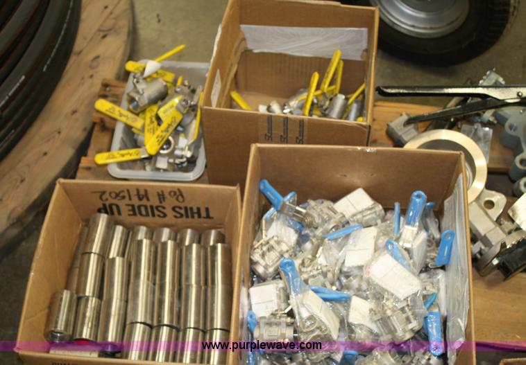 image for item 6484 Pallet of assorted valves