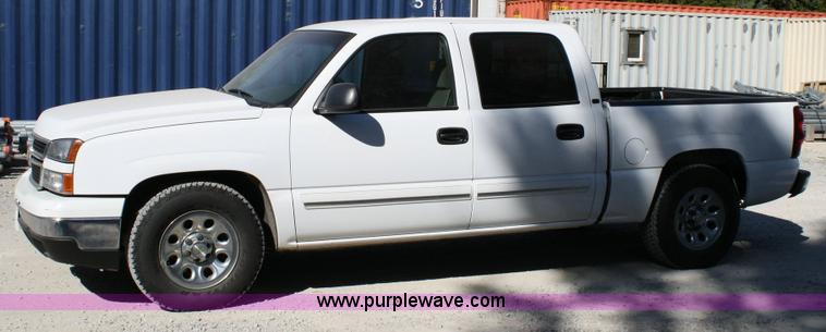 image for item 6519 2006 Chevrolet C1500 Silverado pickup truck
