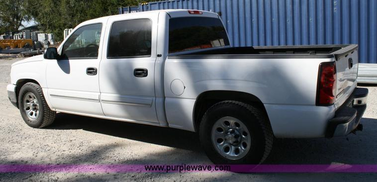 image for item 6519 2006 Chevrolet C1500 Silverado pickup truck