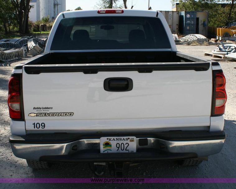 image for item 6519 2006 Chevrolet C1500 Silverado pickup truck