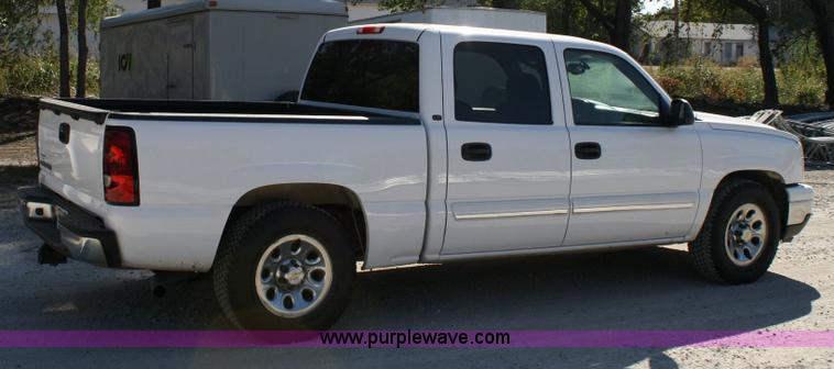 image for item 6519 2006 Chevrolet C1500 Silverado pickup truck