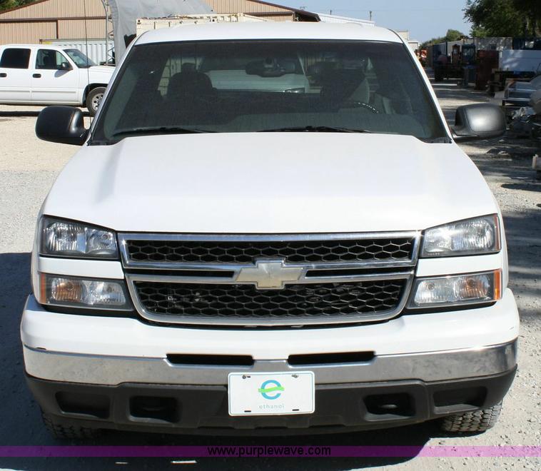 image for item 6519 2006 Chevrolet C1500 Silverado pickup truck