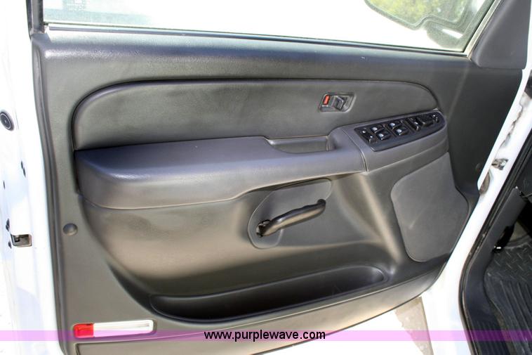 image for item 6519 2006 Chevrolet C1500 Silverado pickup truck