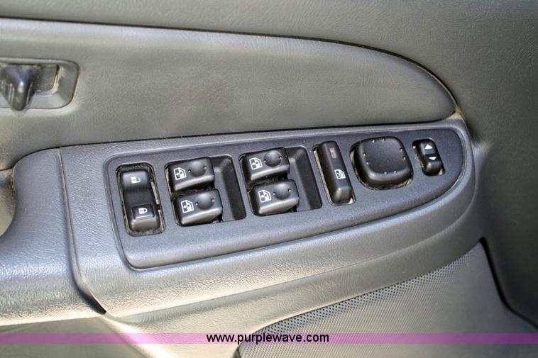 image for item 6519 2006 Chevrolet C1500 Silverado pickup truck