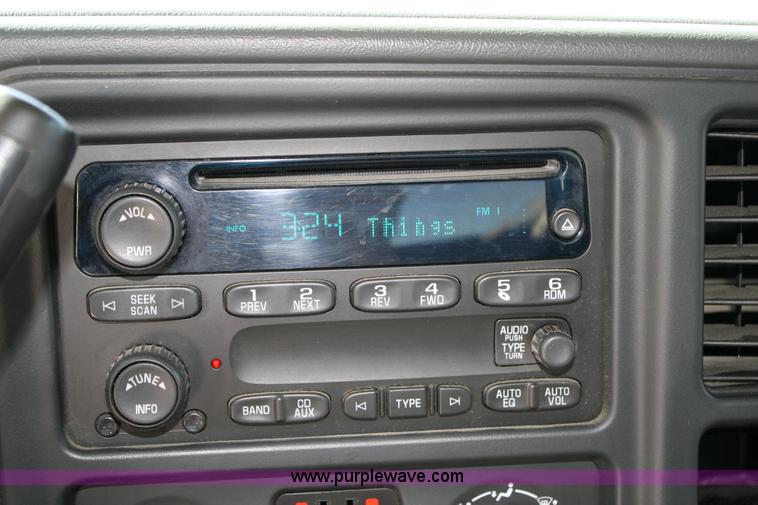 image for item 6519 2006 Chevrolet C1500 Silverado pickup truck