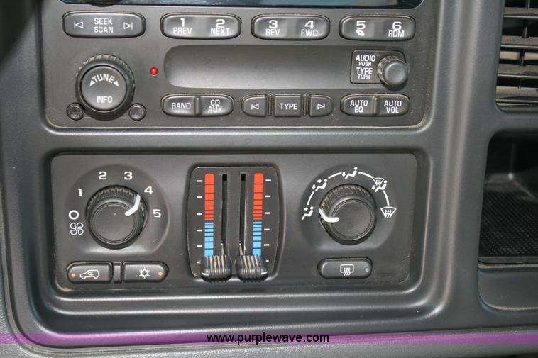 image for item 6519 2006 Chevrolet C1500 Silverado pickup truck