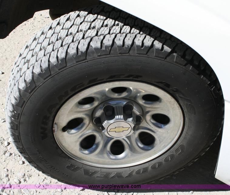 image for item 6519 2006 Chevrolet C1500 Silverado pickup truck