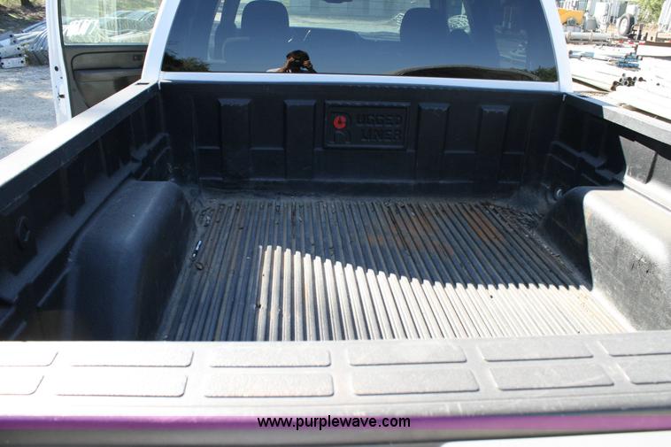 image for item 6519 2006 Chevrolet C1500 Silverado pickup truck