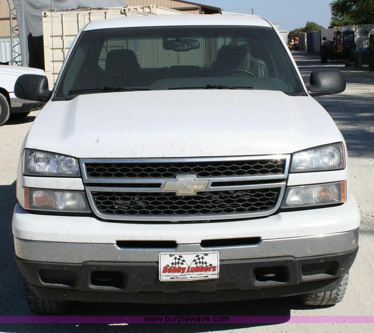 image for item 6520 2006 Chevrolet K1500 Silverado pickup truck