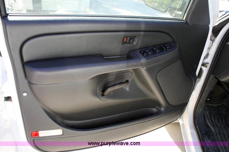 image for item 6520 2006 Chevrolet K1500 Silverado pickup truck