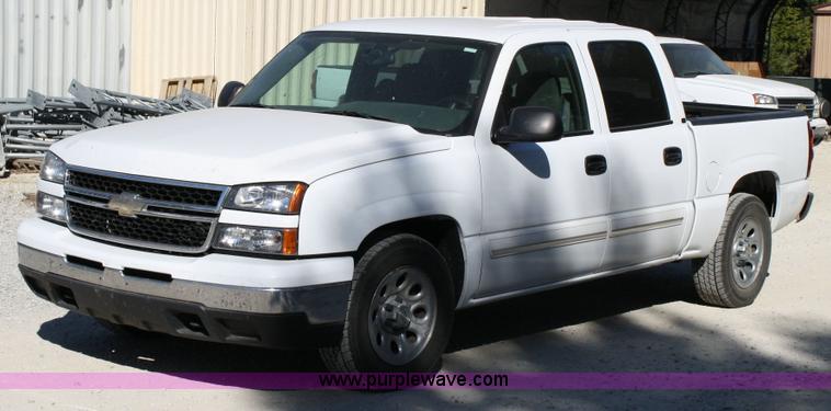 image for item 6521 2006 Chevrolet C1500 Silverado pickup truck